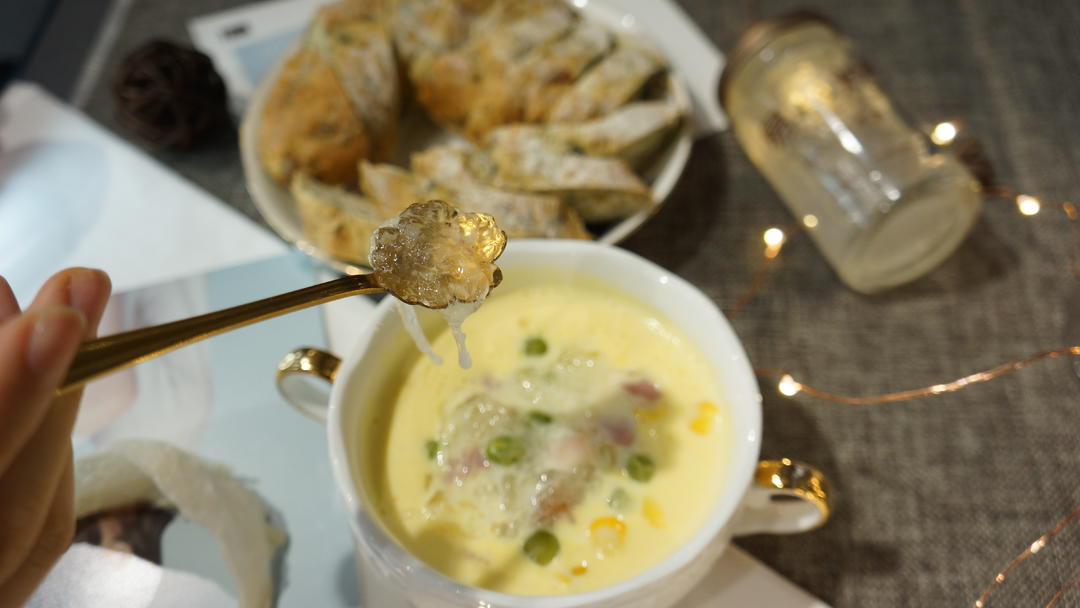 玉米燕窝浓汤—冬日早起的蒂凡尼早餐【易小炖燕窝】