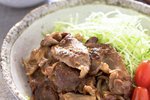 日式简食两菜一汤之味增汤➕姜烧猪肉片➕凉拌菠菜豆腐
