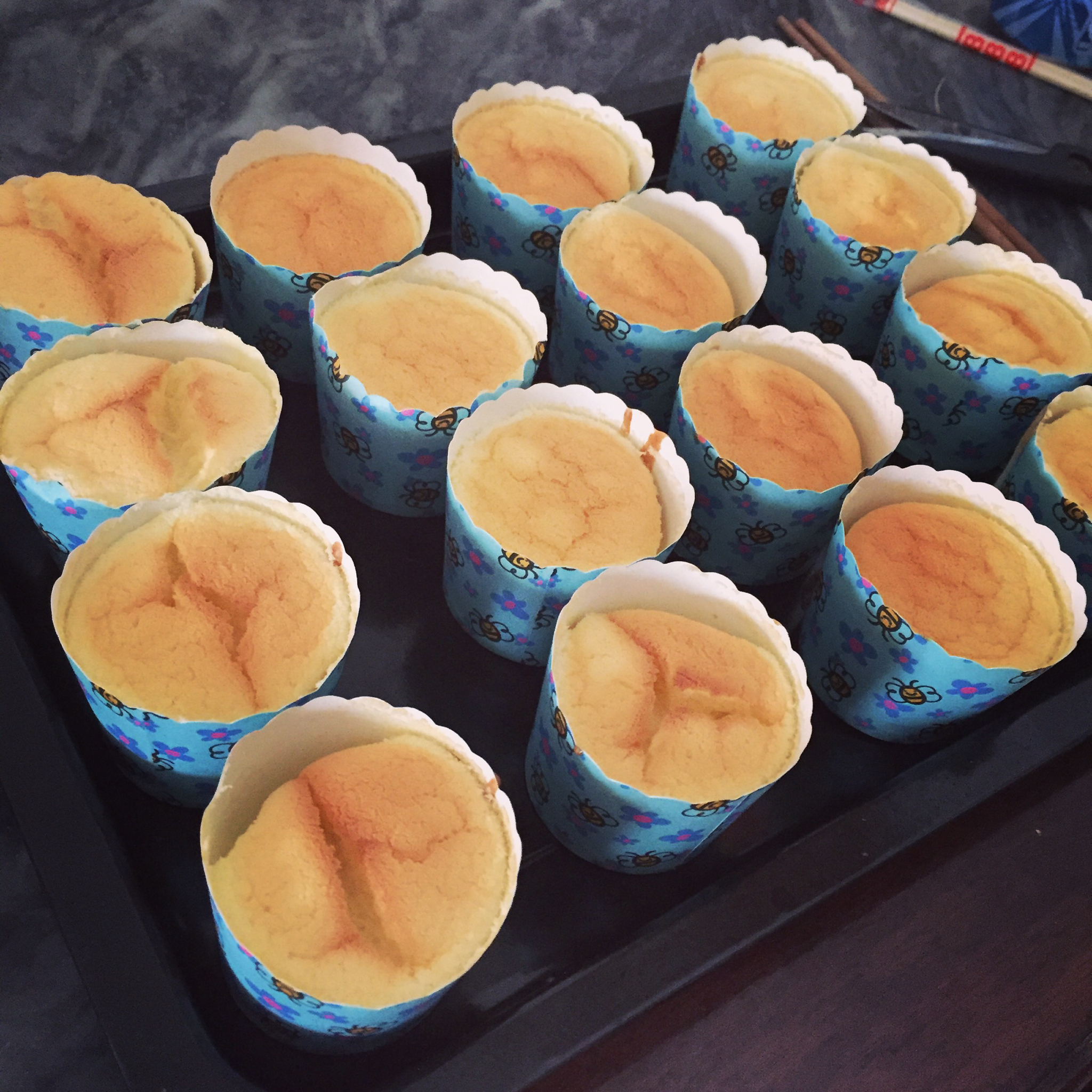 原味戚风纸杯蛋糕（烤箱做纸杯蛋糕）
