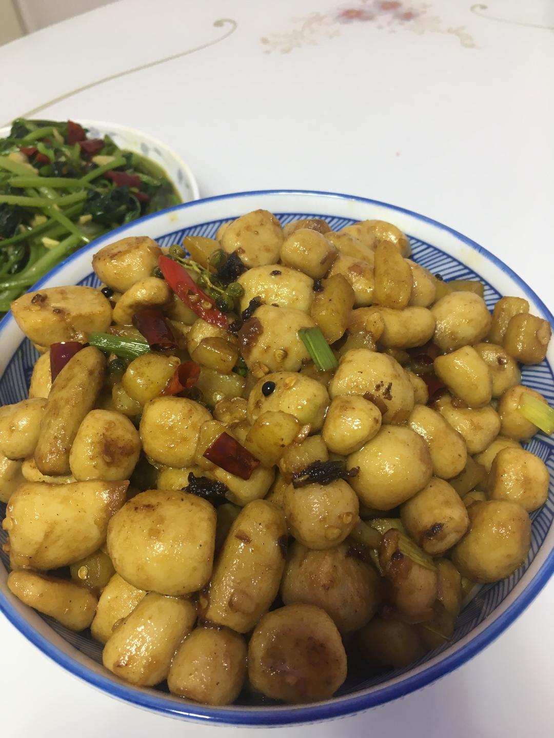 芋头仔烧土豆的做法