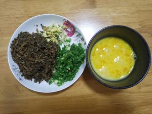 超香超下饭的外婆菜炒蛋的做法 步骤1