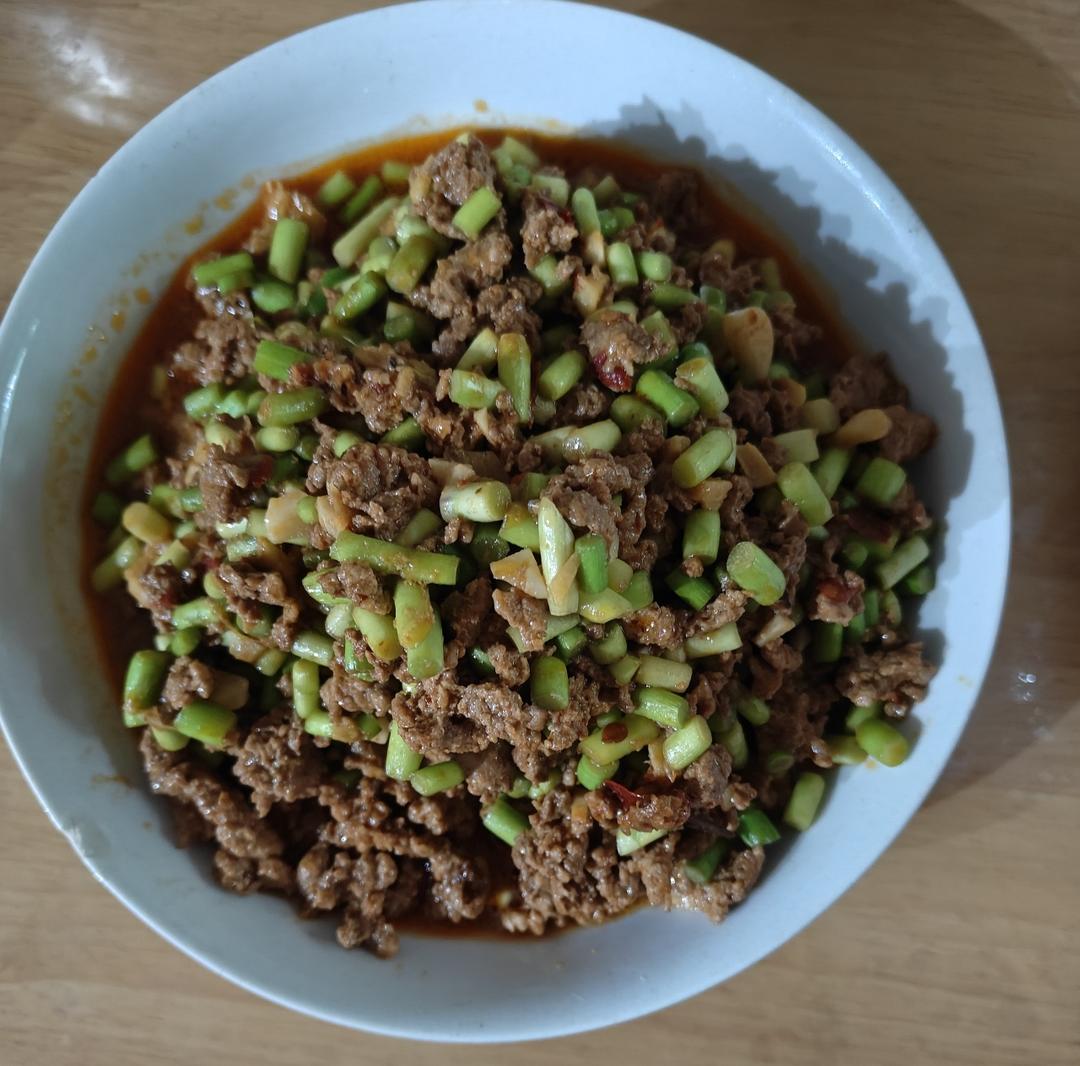 下饭神器蒜苔粒炒肉碎