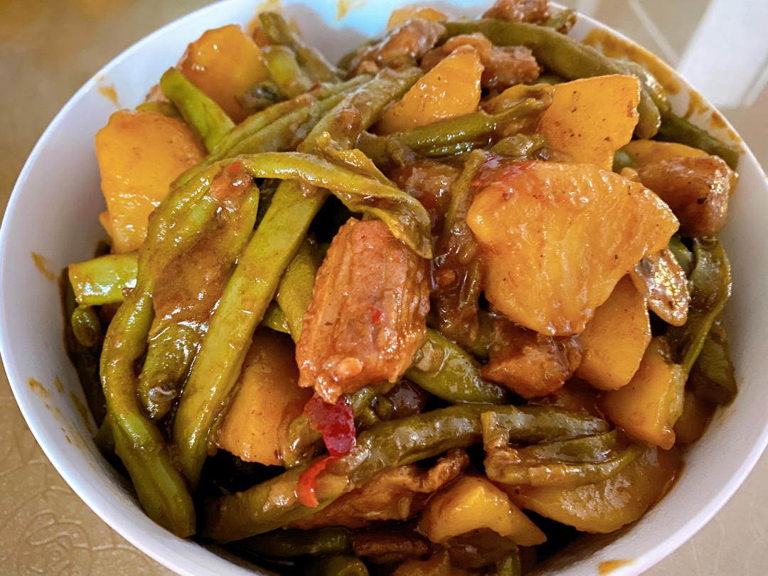 绝对正宗的东北土豆豆角炖五花肉