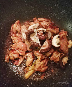 木木家香菇滑鸡煲的做法 步骤9