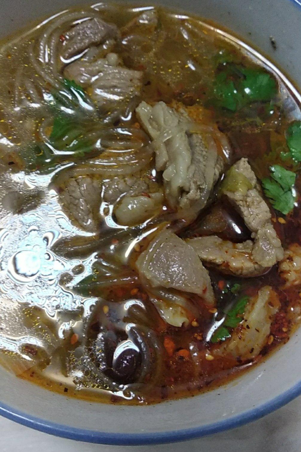 厨师长教你：“羊肉汤”的家常做法，天气冷了喝一口全身都暖暖的