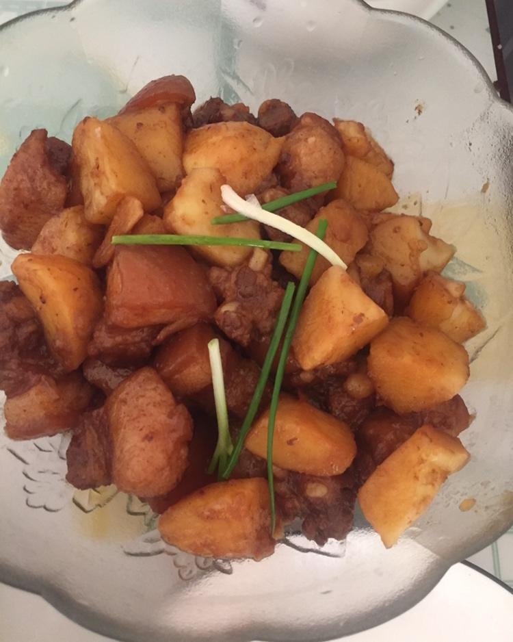 红烧肉炖土豆