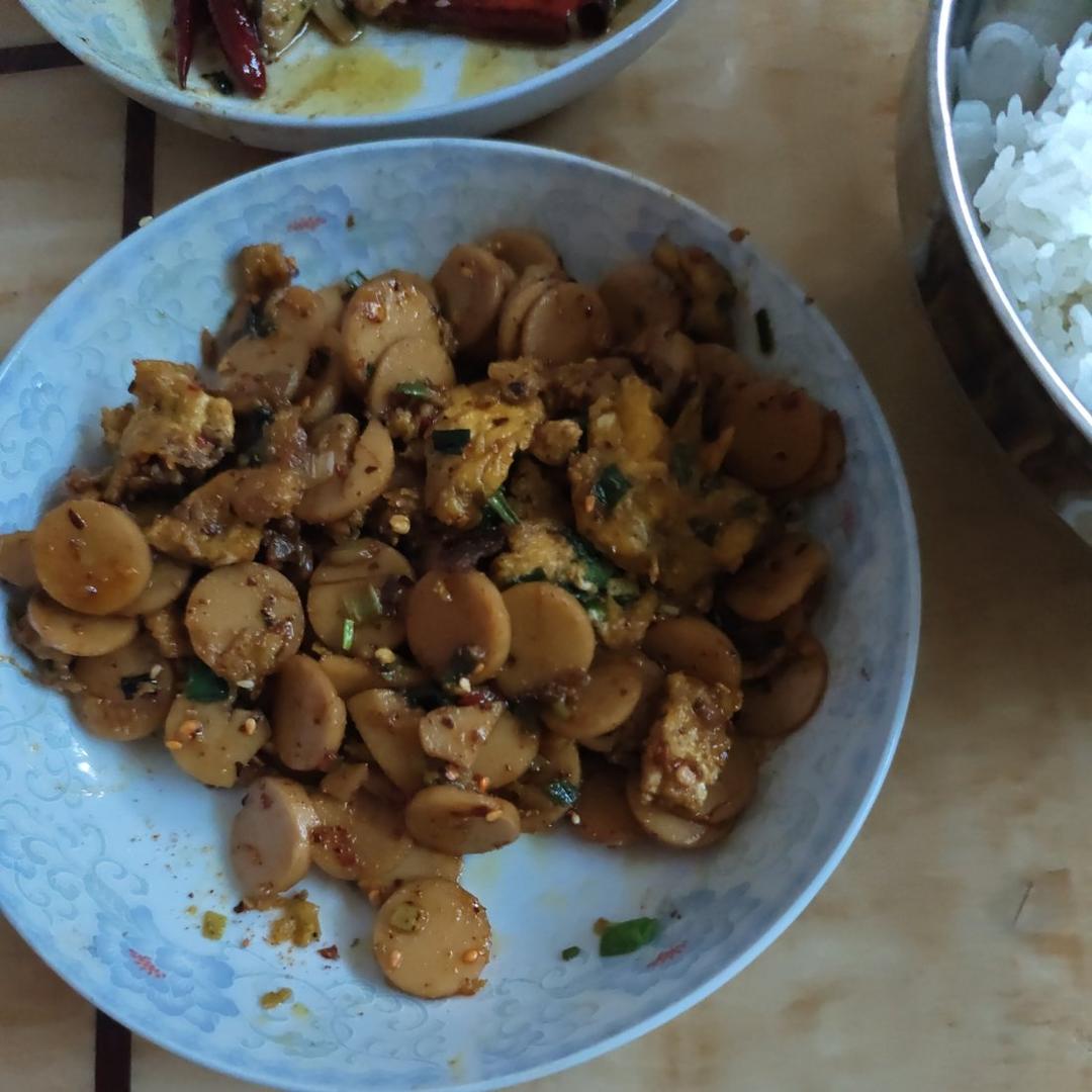 午餐肉肠炒鸡蛋