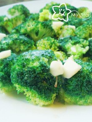 椰香西兰花的做法