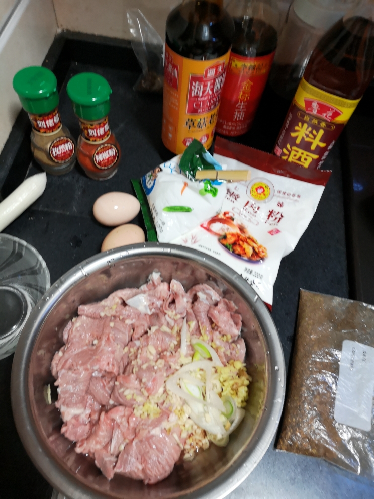 火锅拼盘——腌牛肉的做法