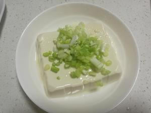 小葱拌豆腐的做法 步骤1