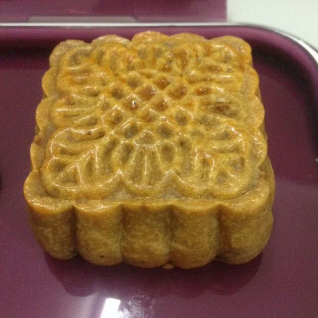 广式月饼——蛋黄莲蓉月饼