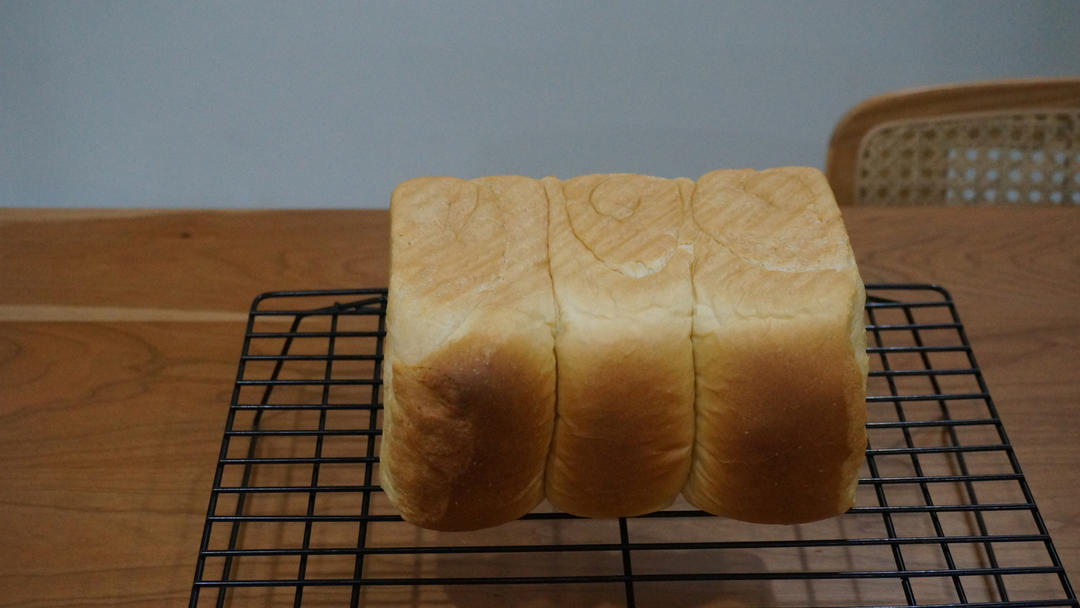 🍞消耗淡奶油吐司｜无黄油｜软绵绵｜奶香浓郁