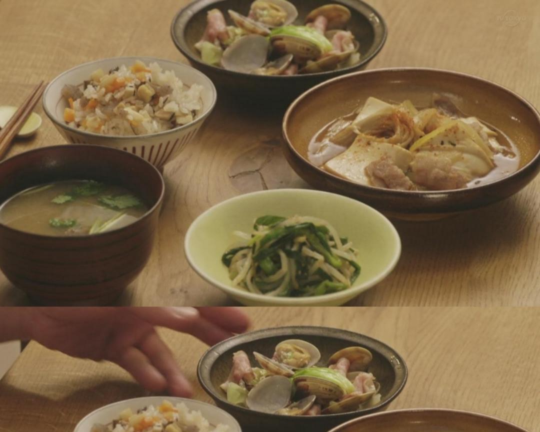 什锦焖饭&培根蛤蜊汤&韭菜绿豆芽&洋葱五花肉炖豆腐【昨日的美食sp】的做法