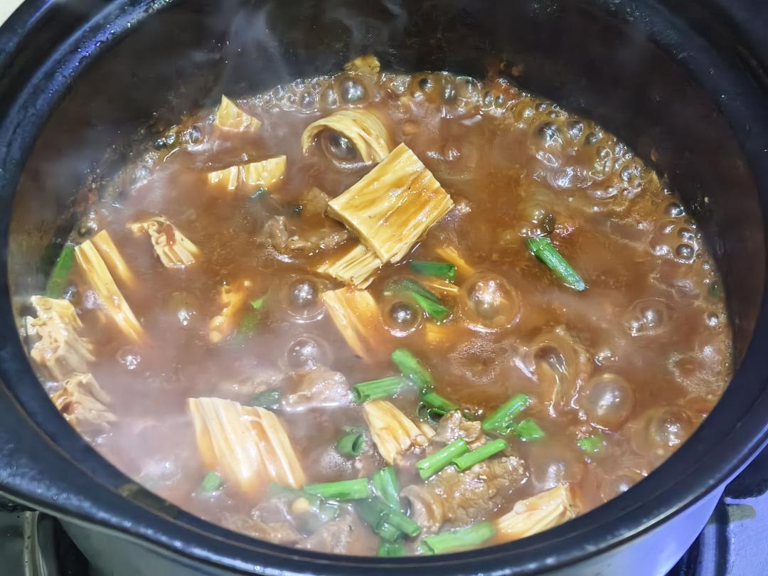 牛肉腐竹番茄煲