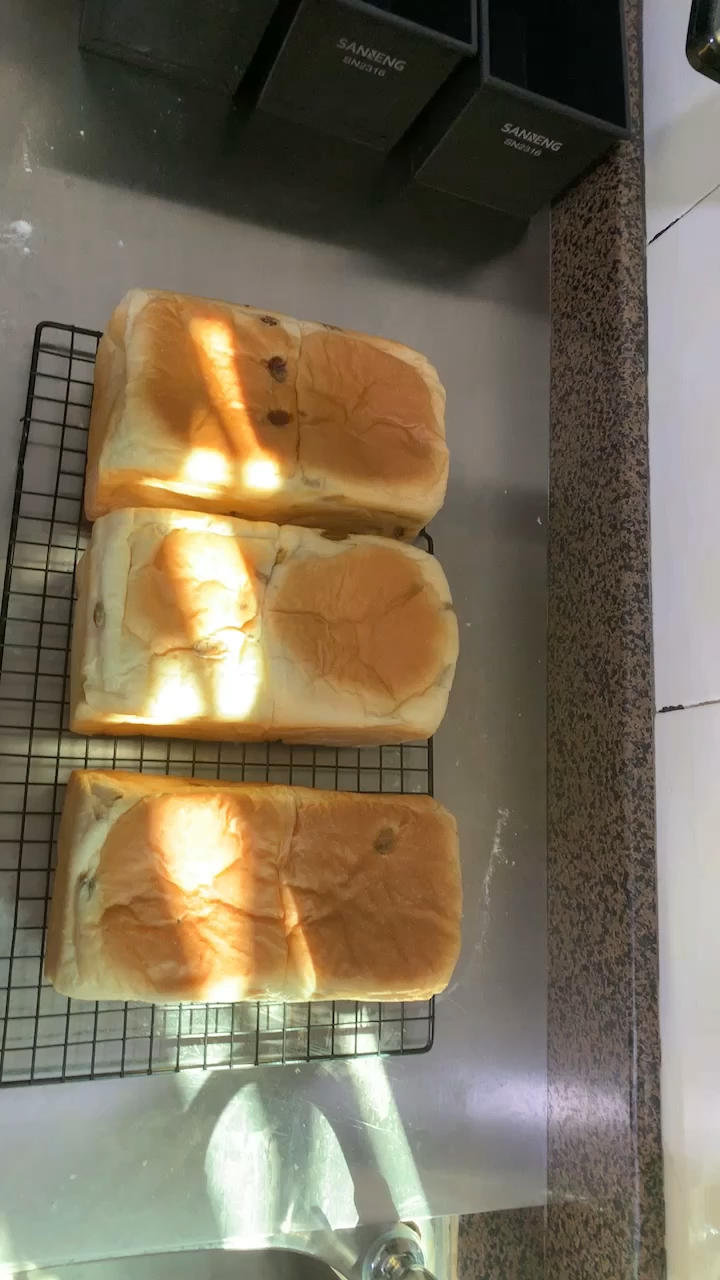 鲜奶提子吐司