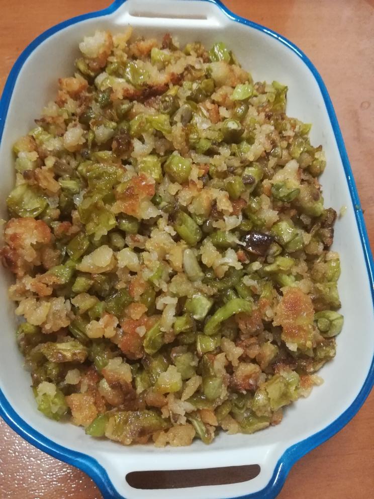 老豆角的特色吃法（家乡就叫   蚂蚱脖）