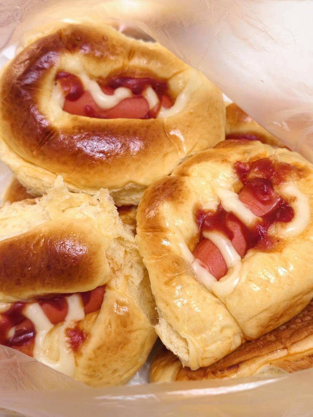 一个面团撑起一家店的台式面包—香肠面包