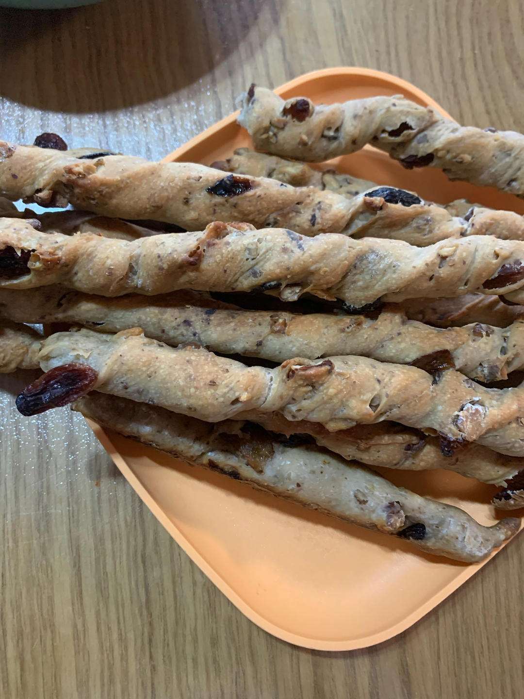 红酒葡萄干面包棒
