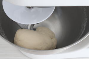 碱水面包的做法 步骤1