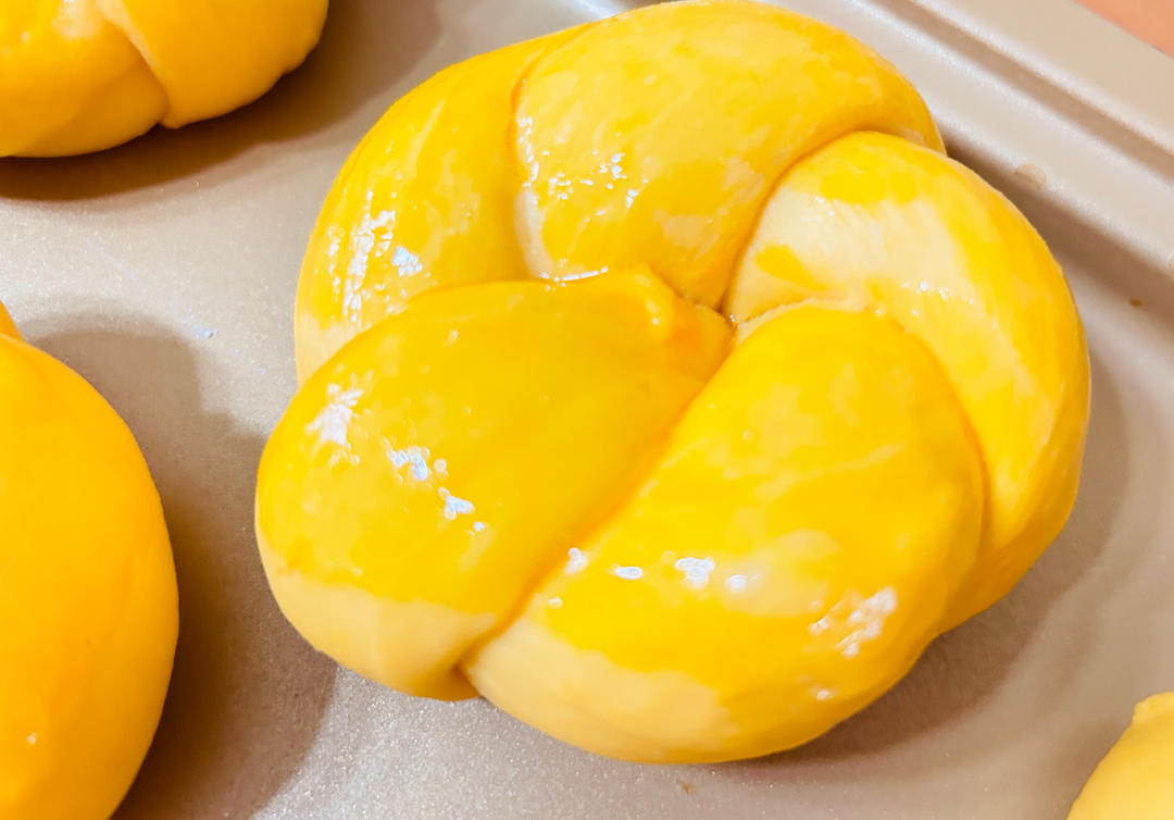 不加一滴水！这南瓜餐包太拉丝了，做法巨简单！