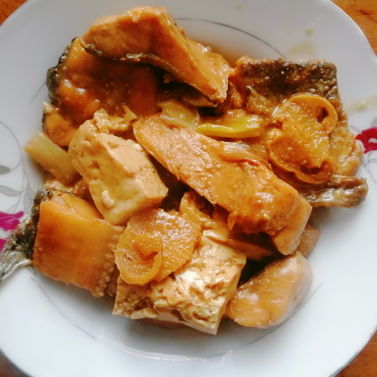家常鱼块炖豆腐的做法