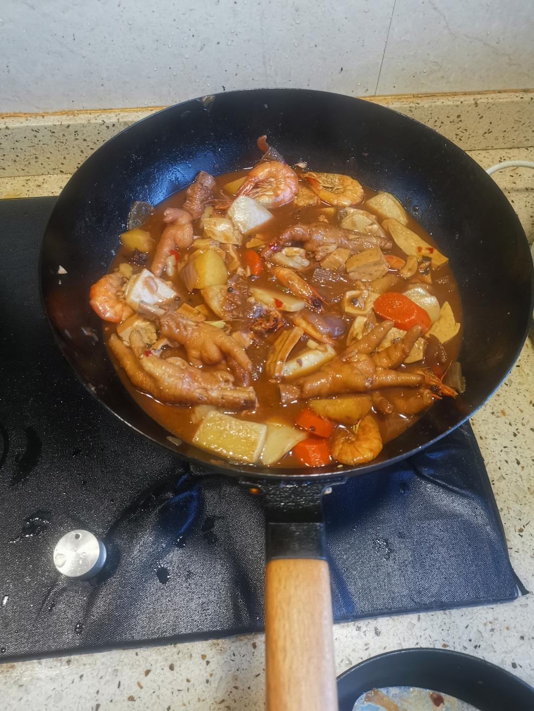 胖哥俩肉蟹煲（鸡爪蟹虾煲）