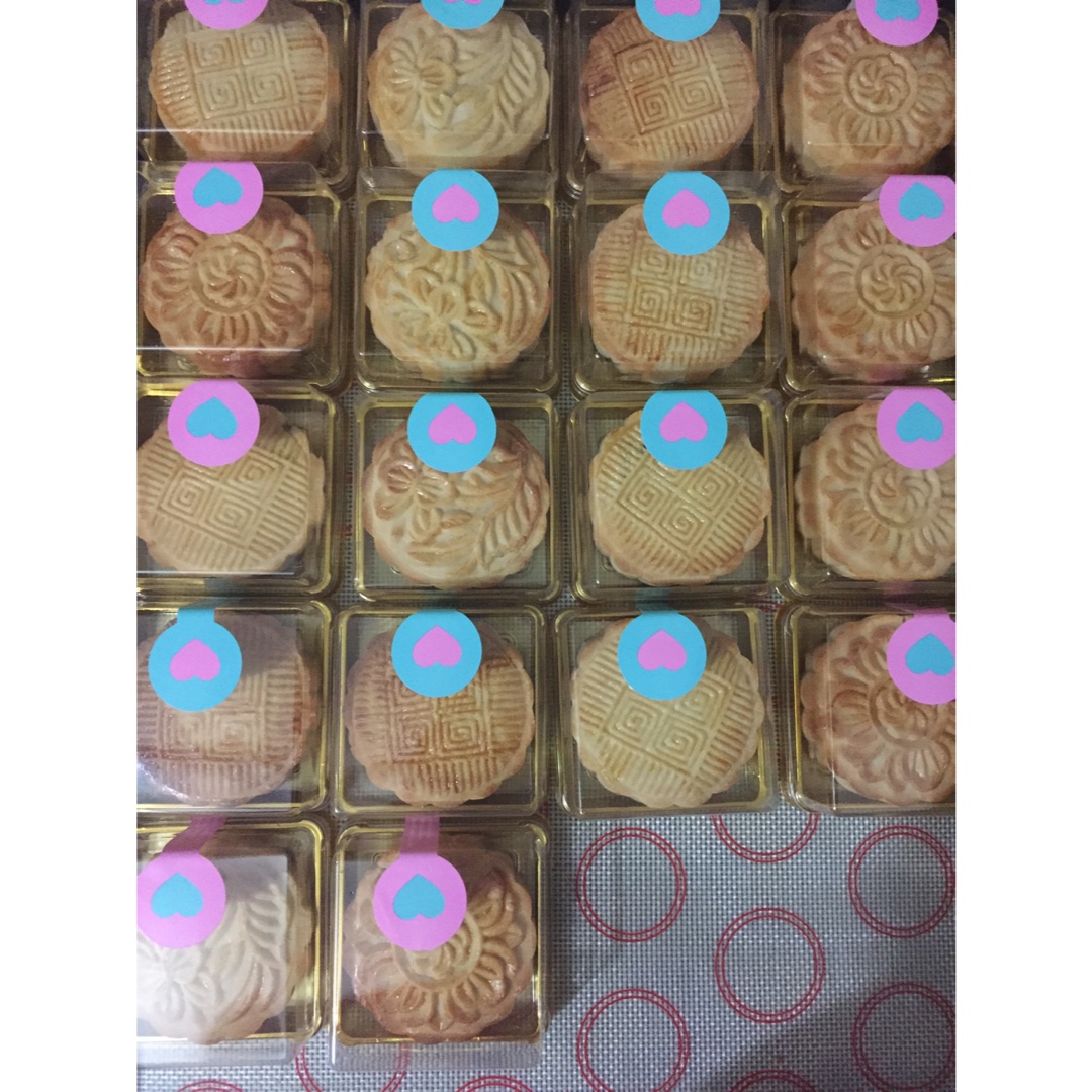 广式月饼—蛋黄莲蓉月饼