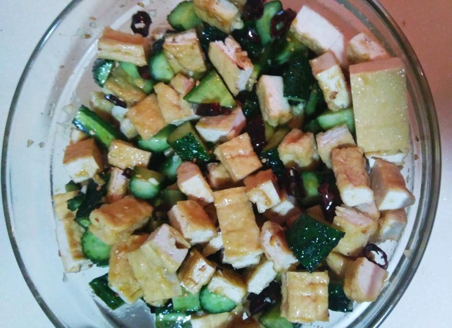 咸辣豆干拌黄瓜的做法
