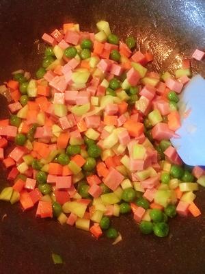 清新香甜的虾仁菠萝炒饭的做法 步骤6