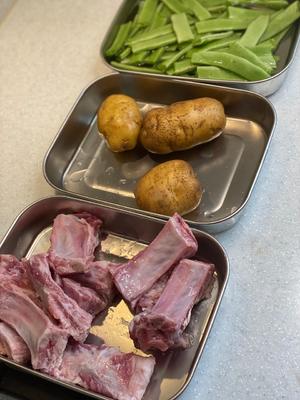 黑土地的硬菜-排骨炖土豆豆角的做法 步骤2