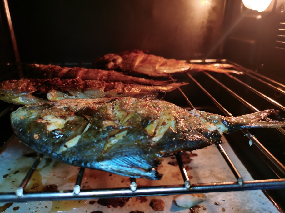 家庭版烤鲳鱼黄鱼的做法 步骤9