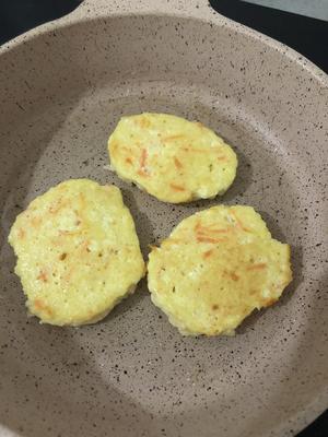 萝卜丝豆腐鸡蛋软饼（宝宝辅食）的做法 步骤6