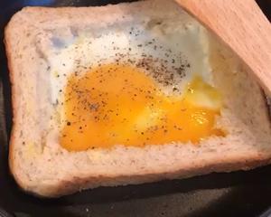 鸡蛋吐司早餐的做法 步骤4