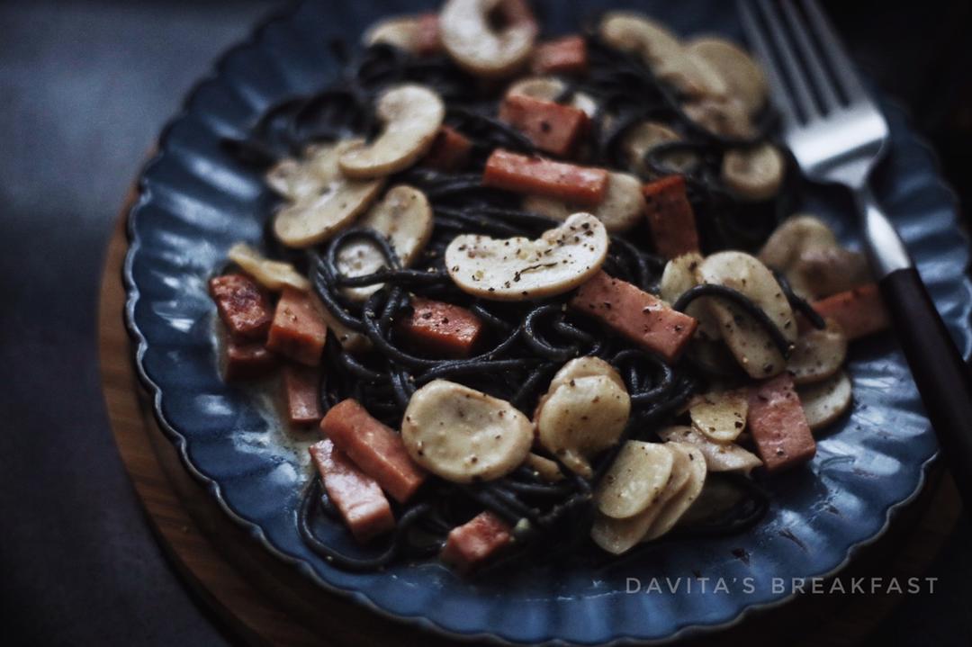 奶油蘑菇墨鱼意面