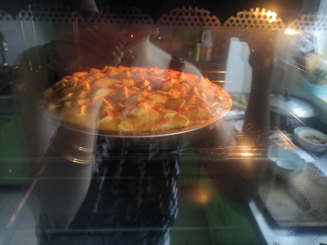 简单到只需所有材料混一起烤一烤的苹果蛋糕！