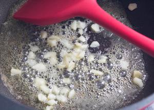 10分钟煮出一锅鲜，虾仁奶油意面太香了！的做法 步骤1