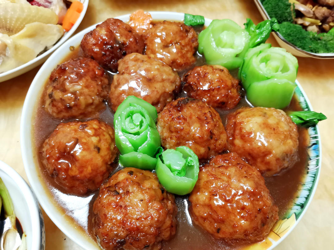 四喜丸子（红烧狮子头）