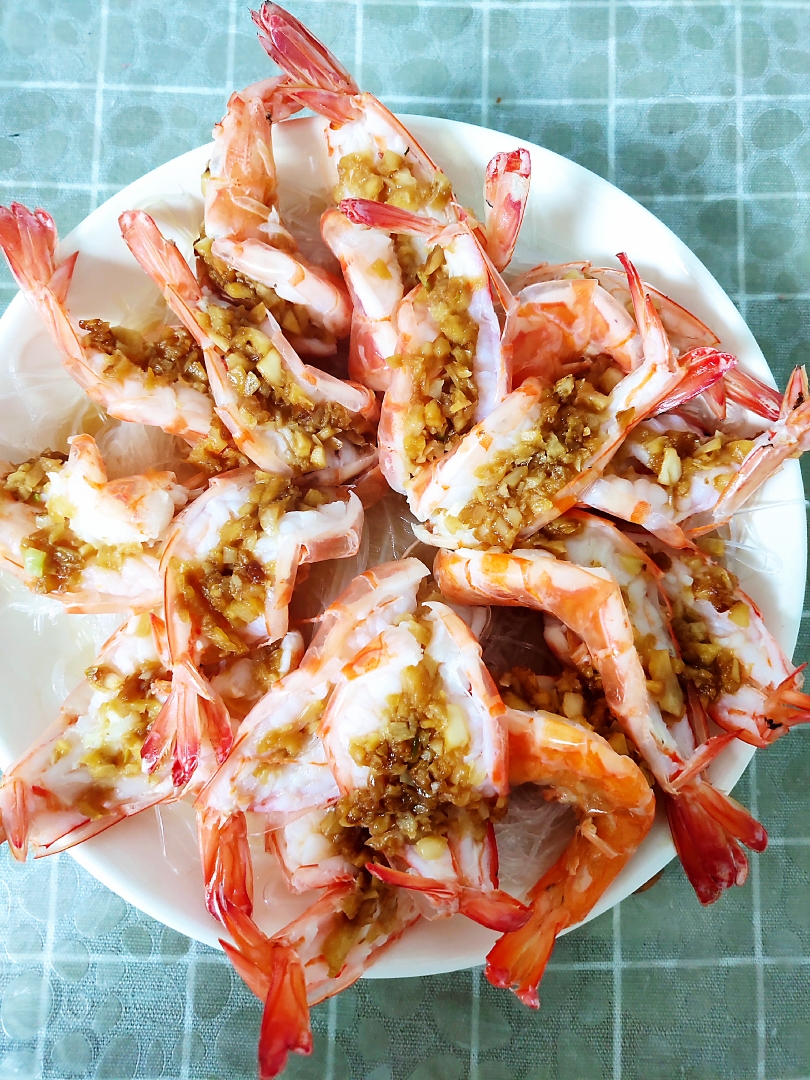 蒜蓉粉丝🍀大虾的做法