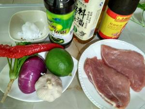 青檬时蔬汁香煎猪颈肉的做法 步骤1