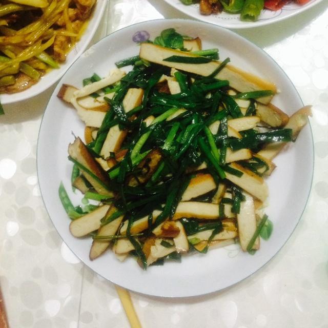 豆腐干炒韭菜的做法
