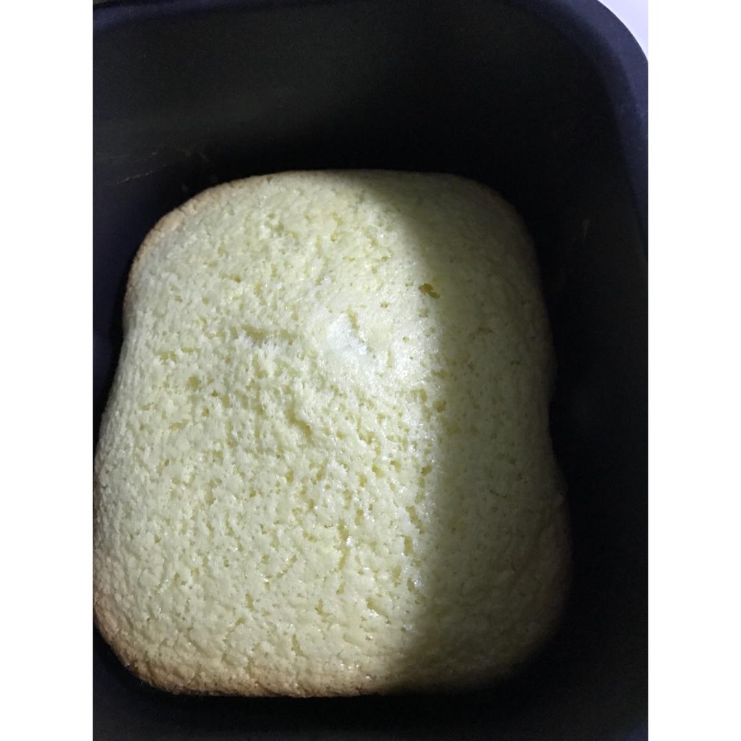用面包机同样做出丝稠般柔软的戚风蛋糕