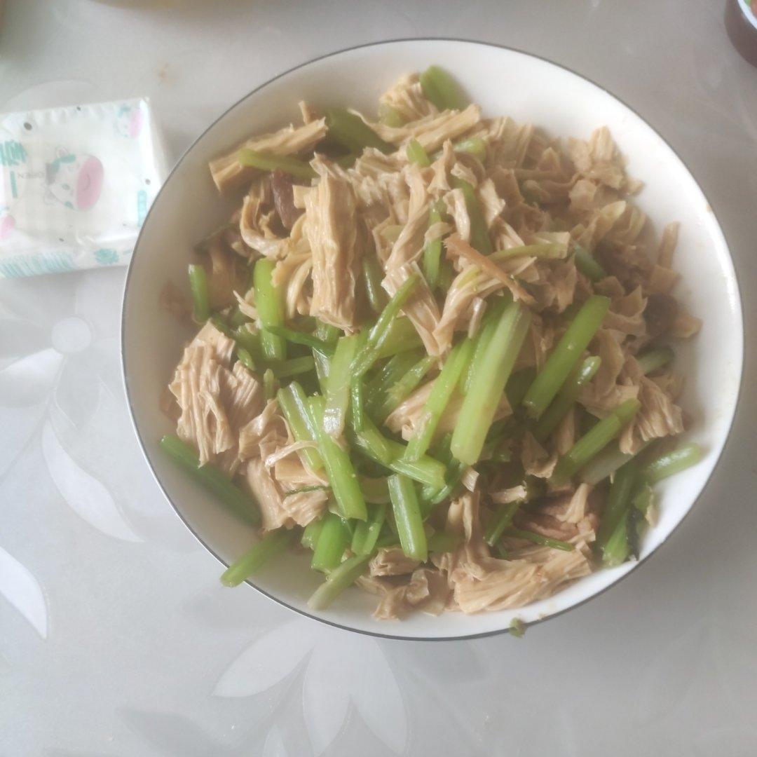 腐竹炒芹菜