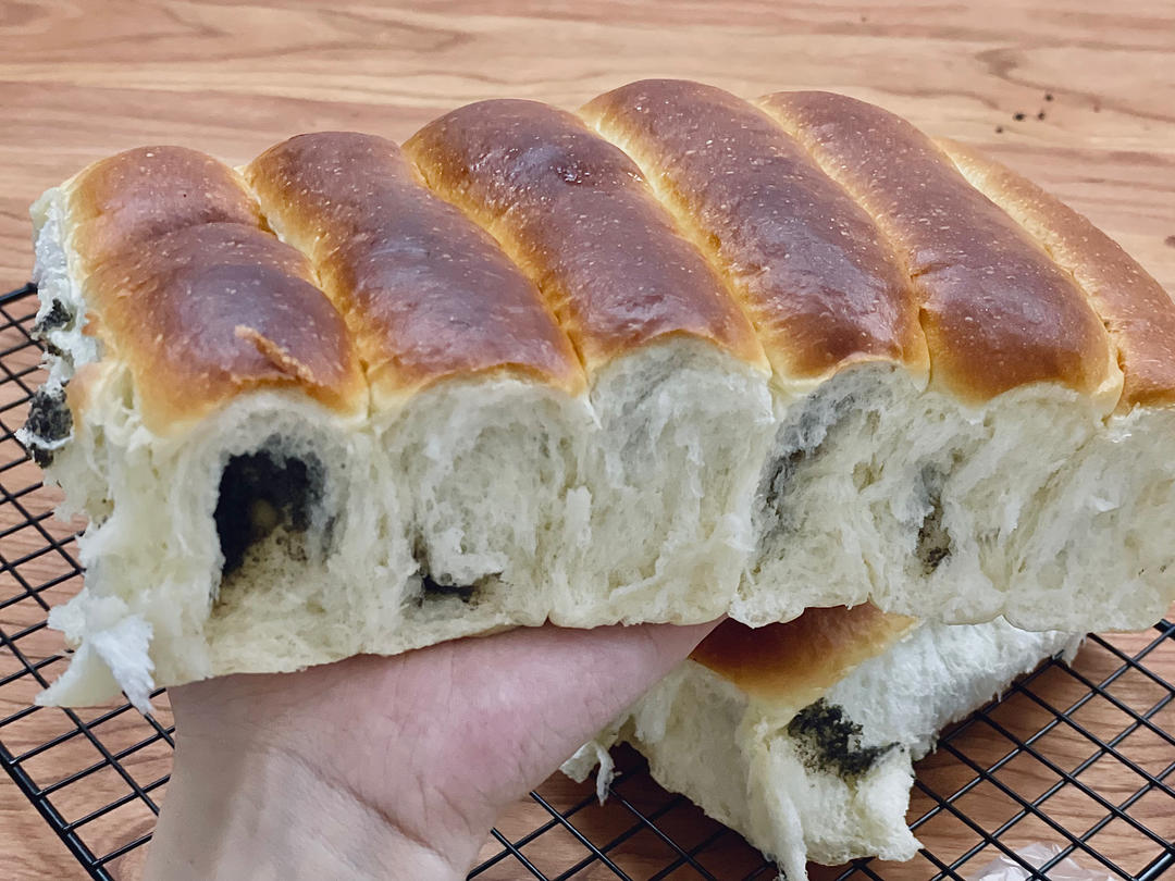 黑芝麻奶酥排包