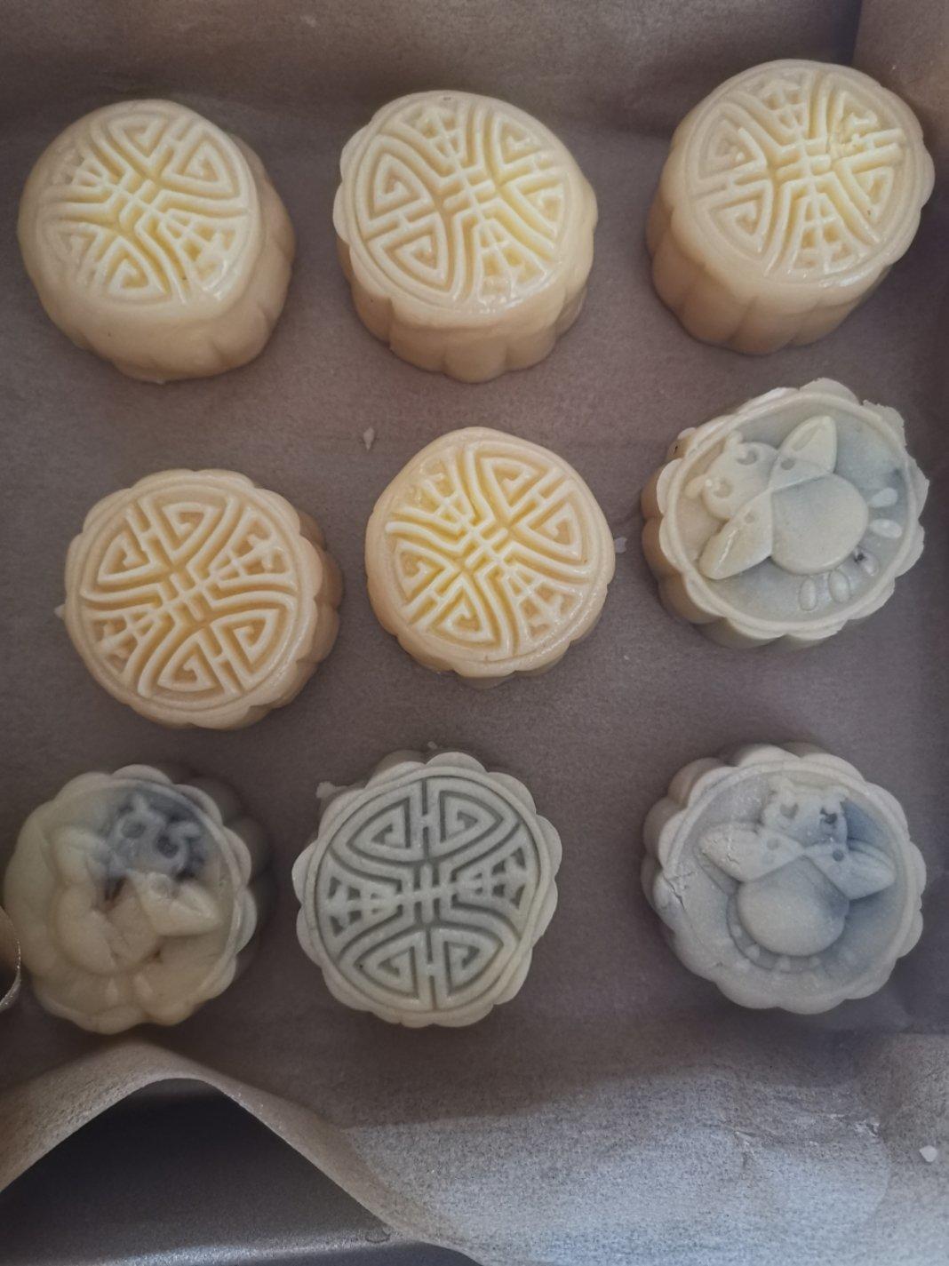 广式月饼—蛋黄莲蓉月饼