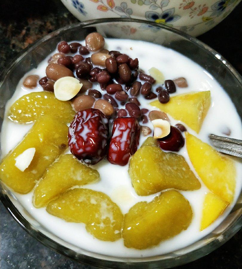 芋圆芒果椰汁西米露