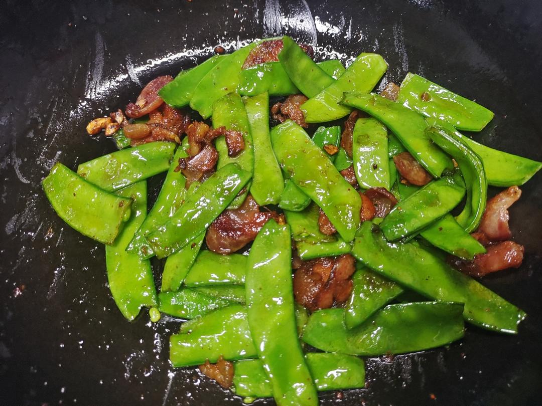 超脆爽的荷兰豆炒香肠