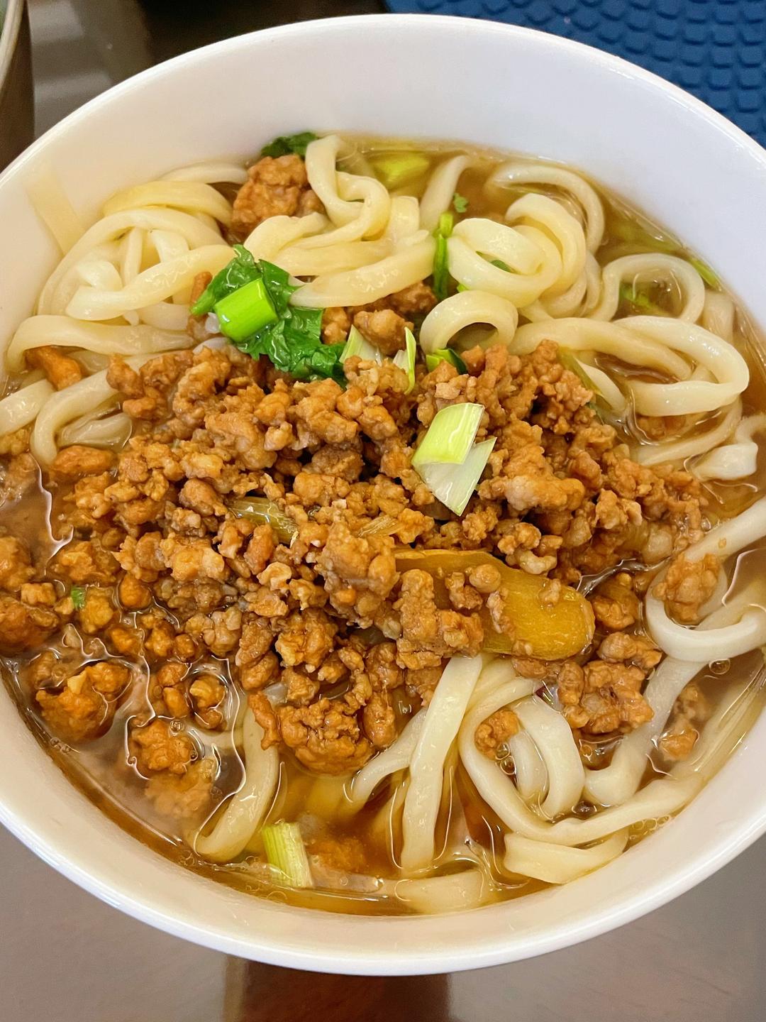 家常零基础肉臊面的做法