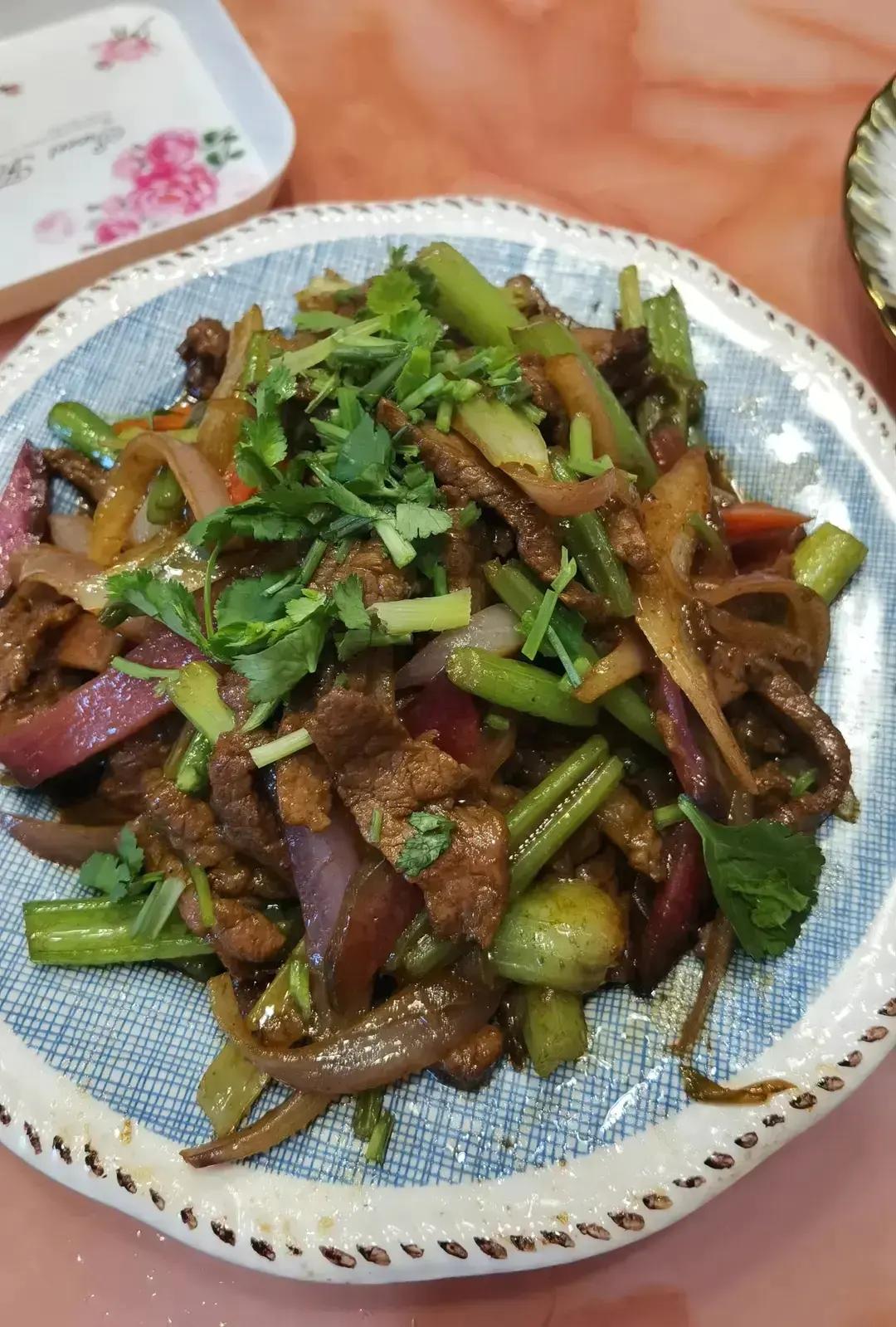 又香又嫩的小炒牛肉（巨好吃，手残党也能做）