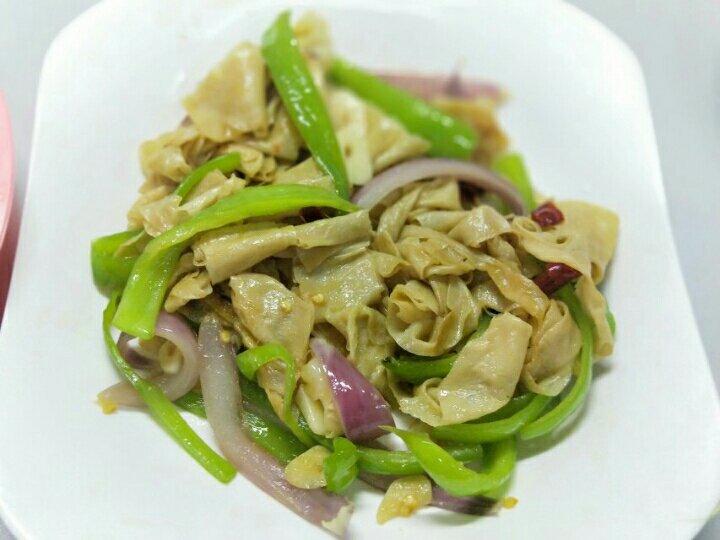 青椒炒豆皮