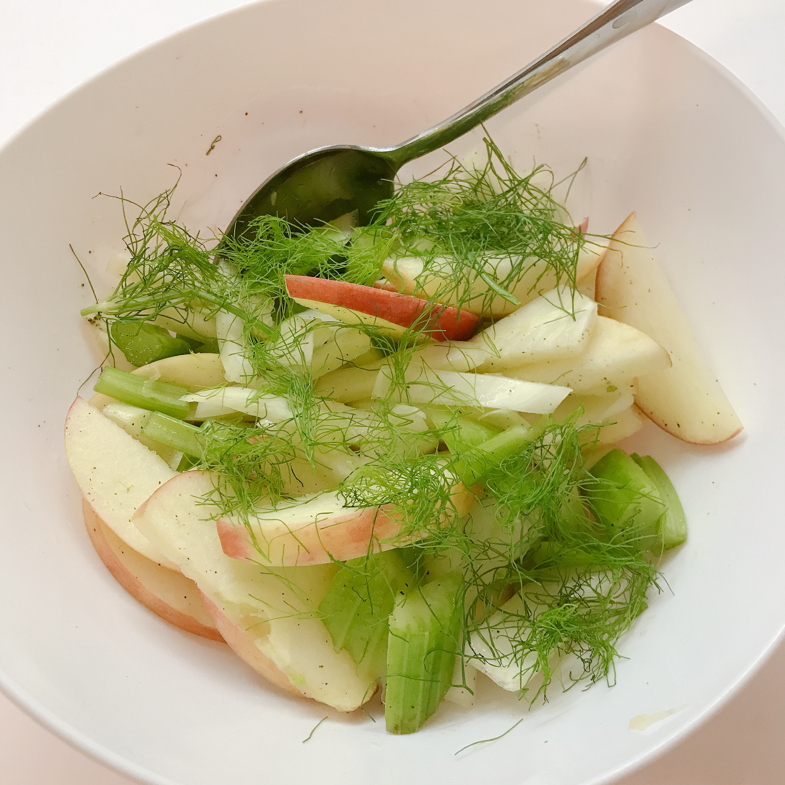 苹果芹菜沙拉（apple fennel celery salad）的做法